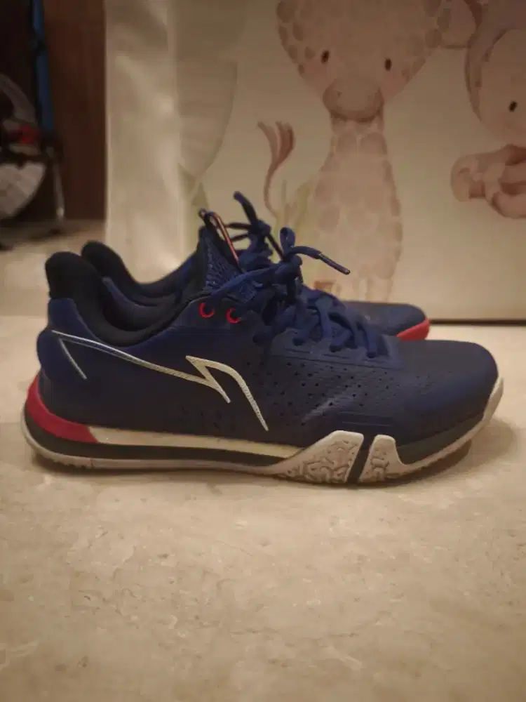 Sepatu Badminton Lining Saga SE