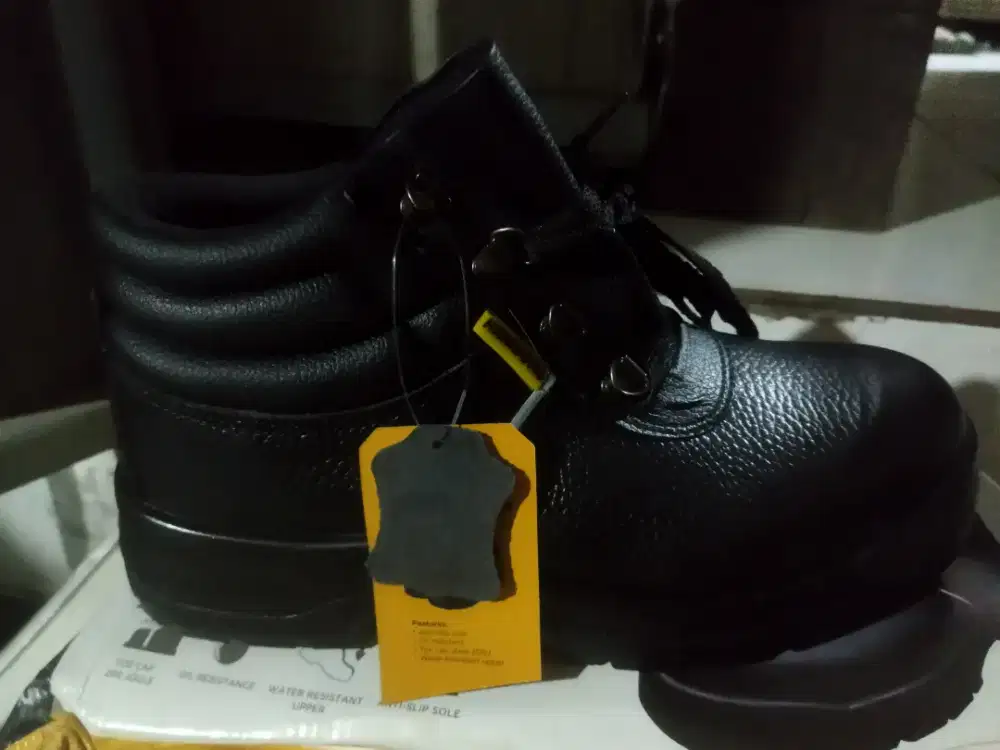 For sale sepatu safety krisbow size 42