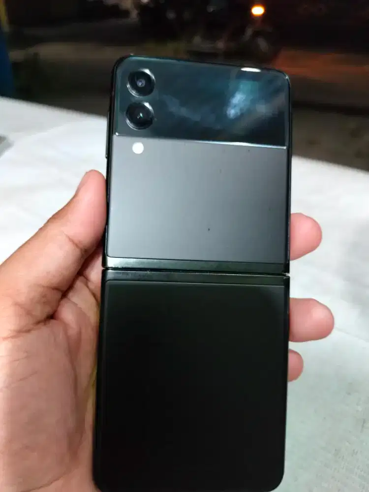 Samsung Galaxy Z Flip 3