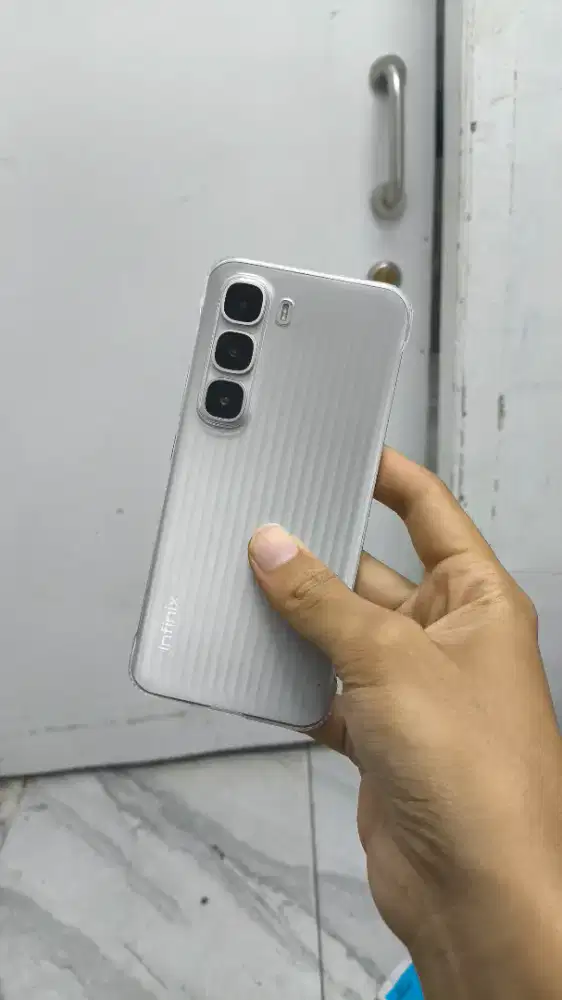 Infinix Hot 60 Pro + 8/256 Silver like new