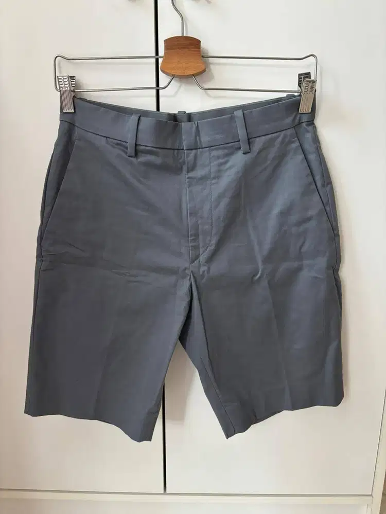 Uniqlo Celana Pendek Stretch Slim Fit - Grey