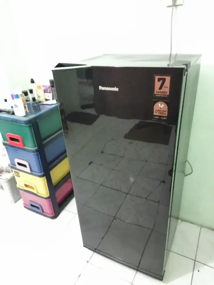 Kulkas Panasonic ( Istimewa
