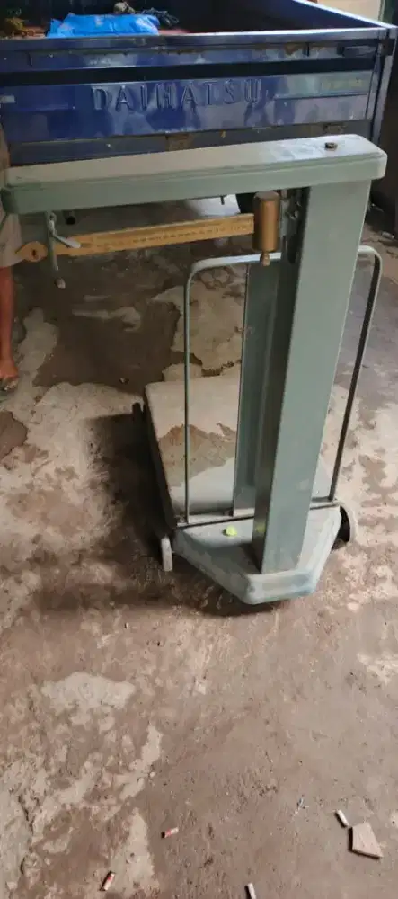 Timbangan merk cahaya