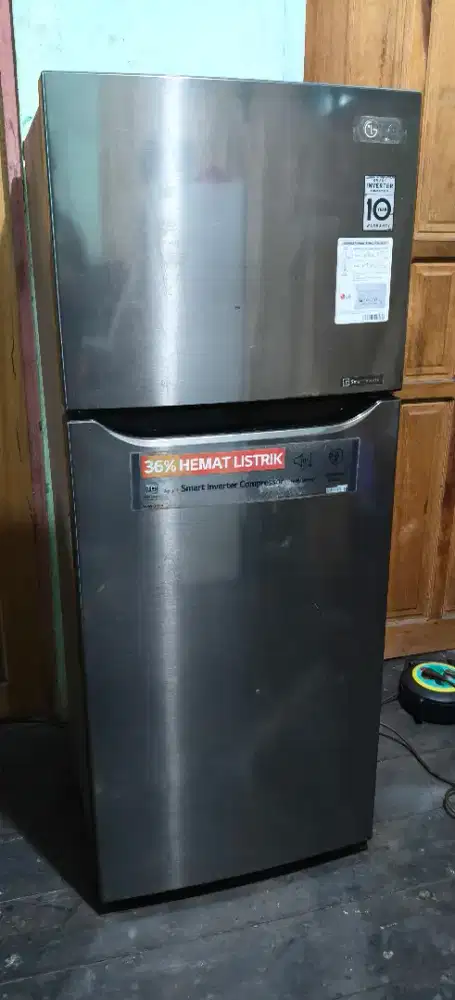 Kulkas 2 pintu merk LG nominus