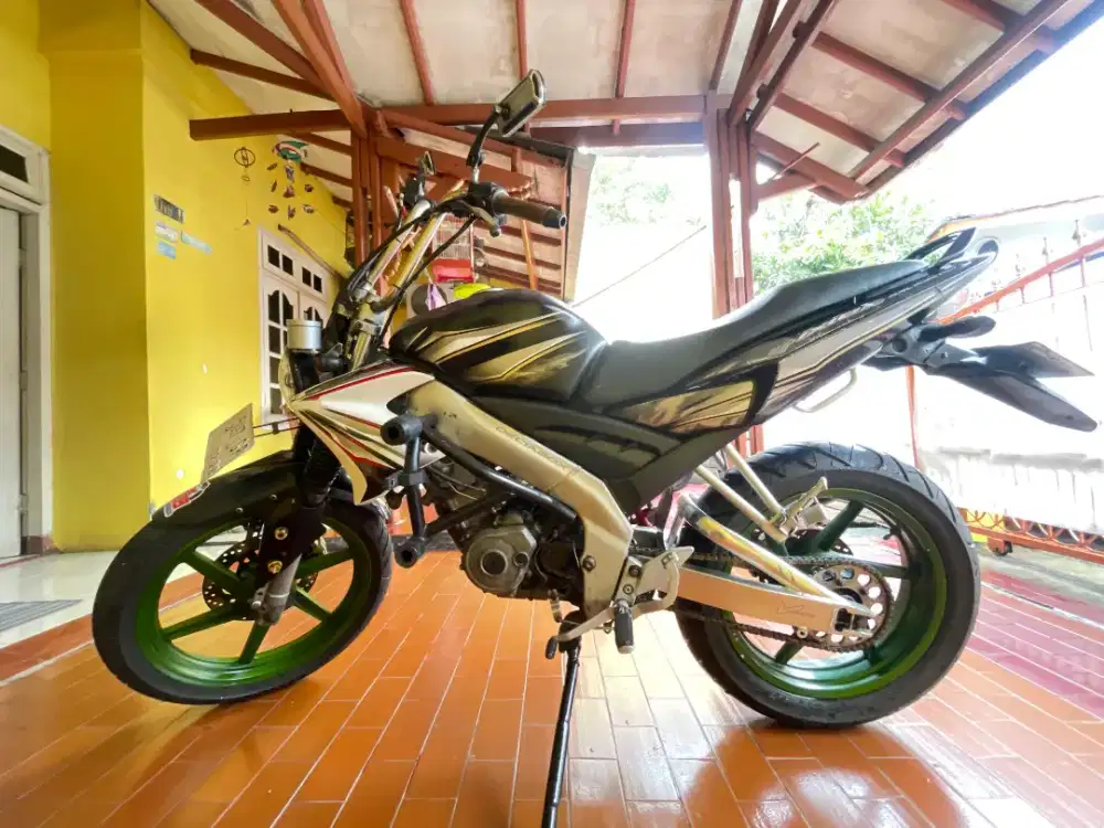 Motor Vixion Old Hitam Tahun 2009 Modifikasi