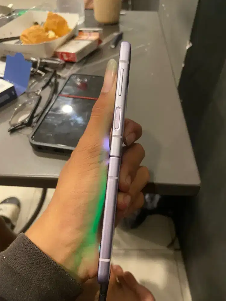 Samsung zflip 3 lavender