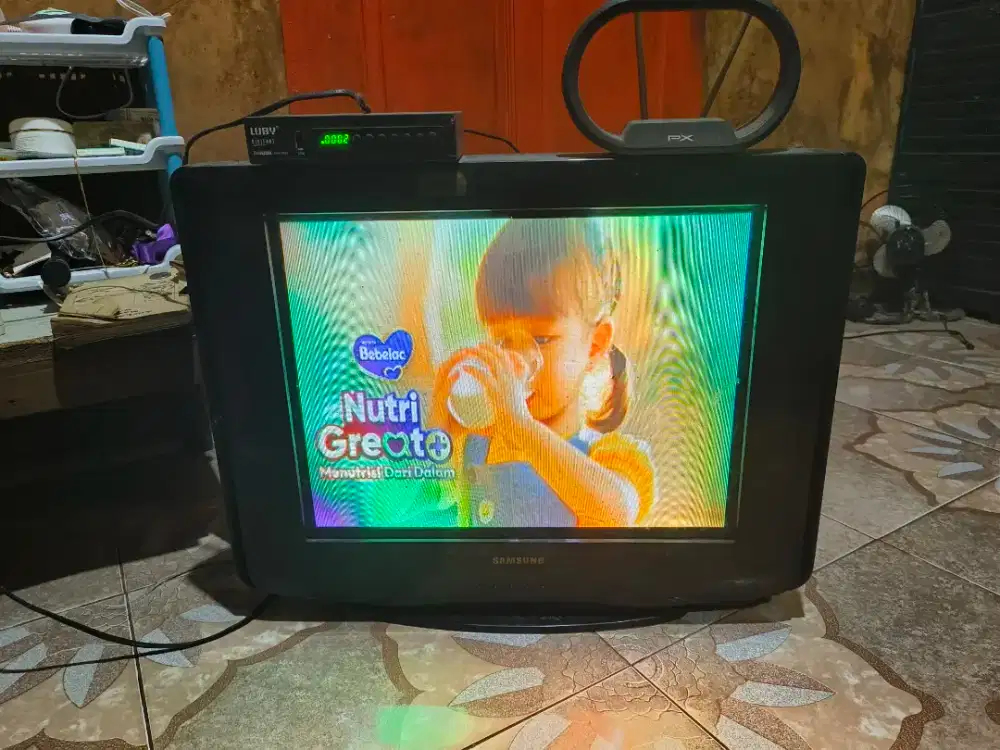 Tv Tabung Samsung 21 inch jual apa adanya hidup plus STB Luby normal