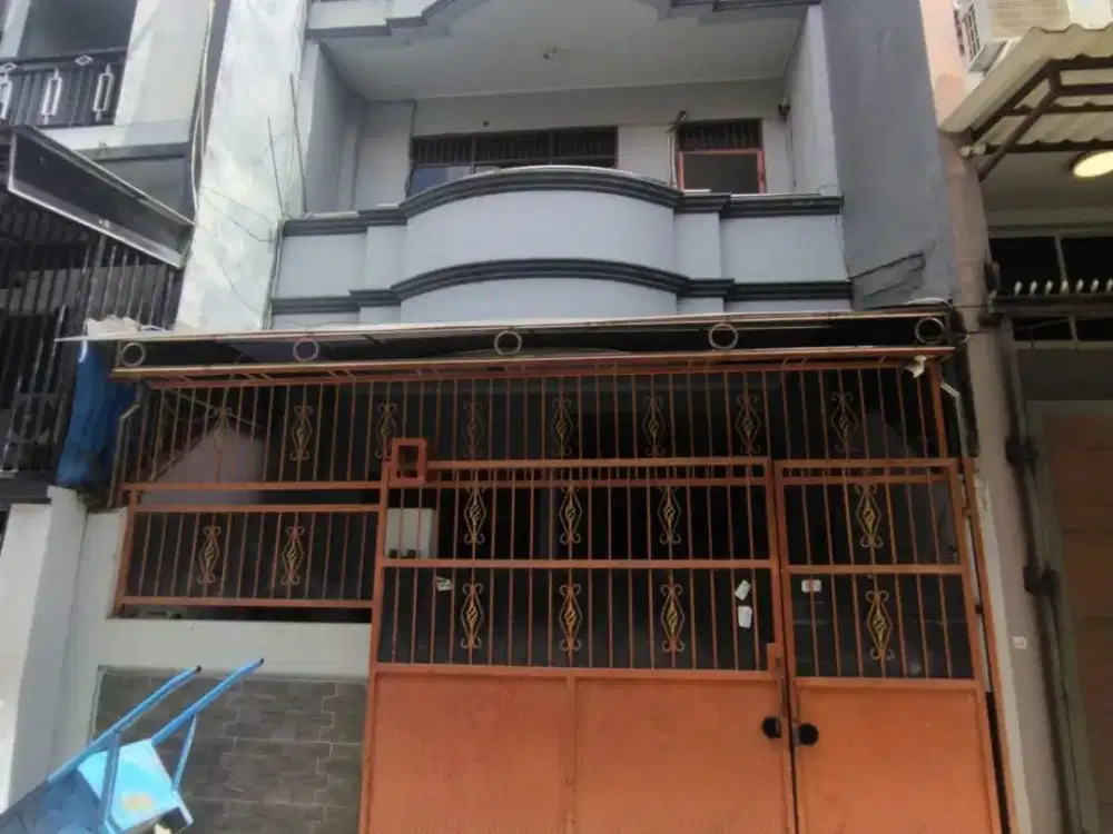 DIJUAL RUMAH PADEMANGAN TIMUR UKU 5X14 HDP SELATAN 3 LANTAI BAGUS SIAP HUNI HRG MENARIK