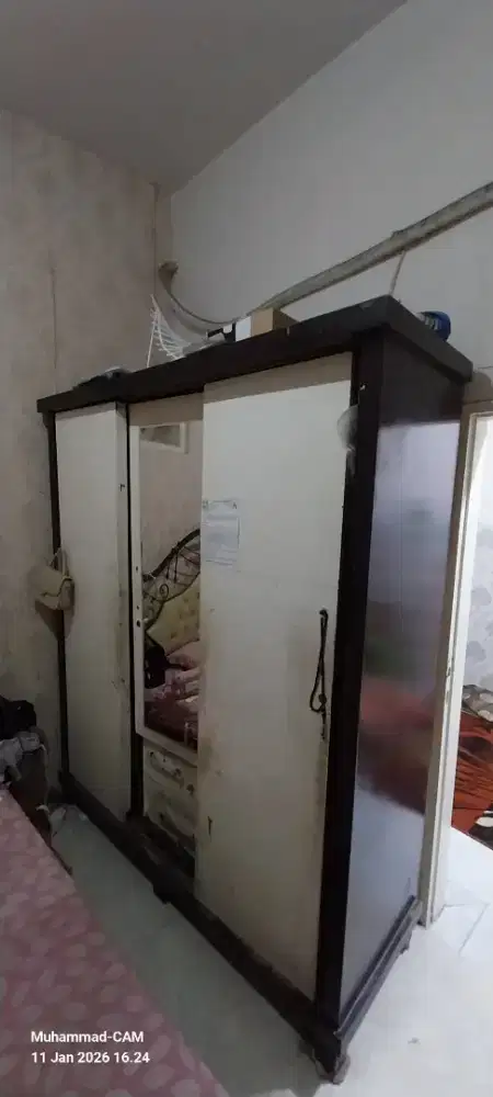 Lemari Pakaian 3 pintu