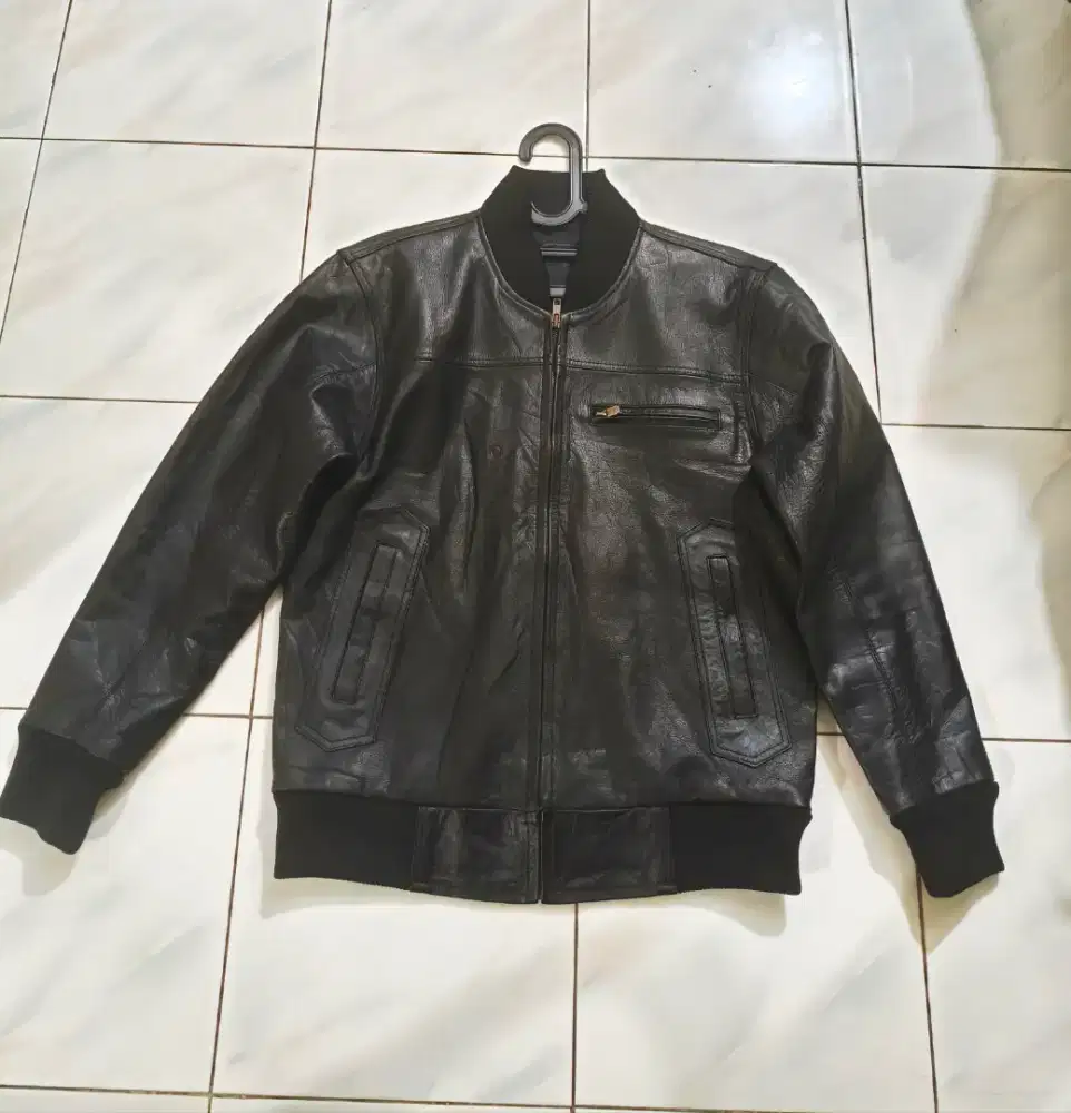 Jaket kulit bomber hitam