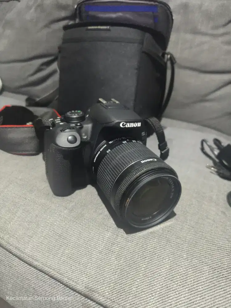 Kamera SLR Canon EOS 700D