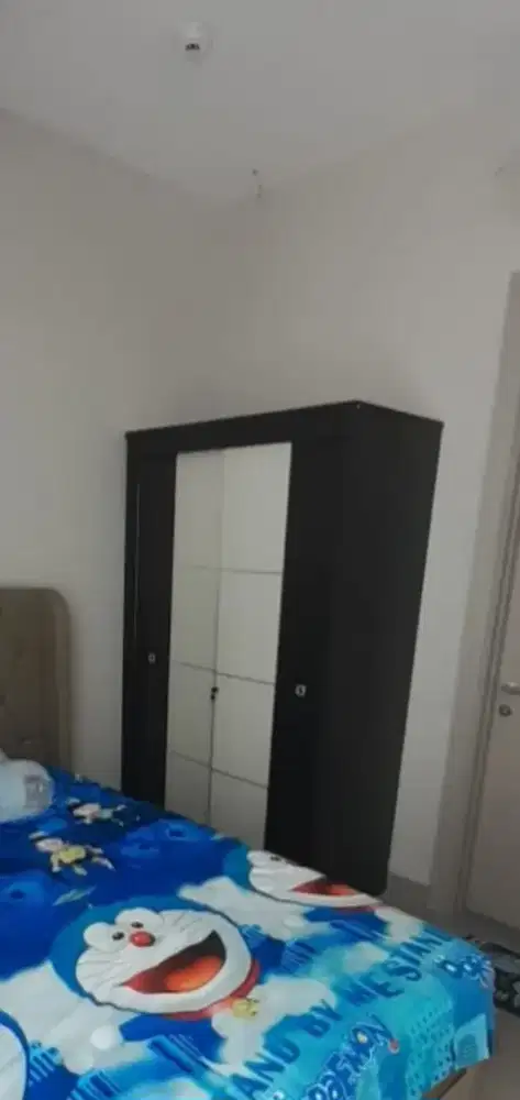 Lemari pakaian 2 pintu