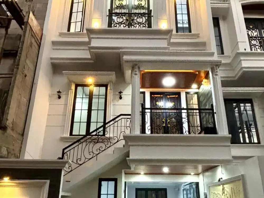 rumah 3 lantai dalam cluster lokasi di pondok labu jakarta selatan