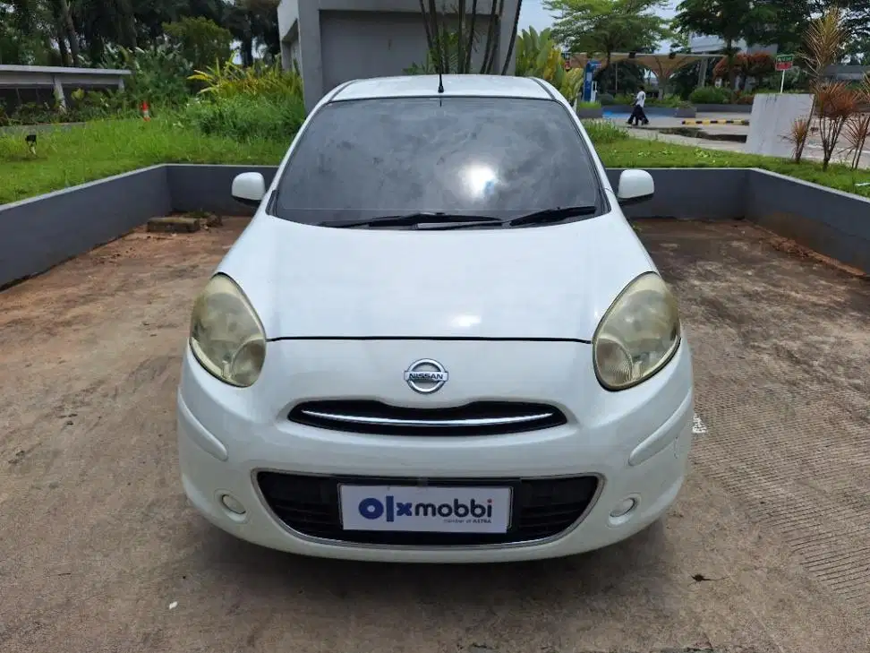 LOW DP Nissan March 1.2 L Bensin-AT 2013 7ZT