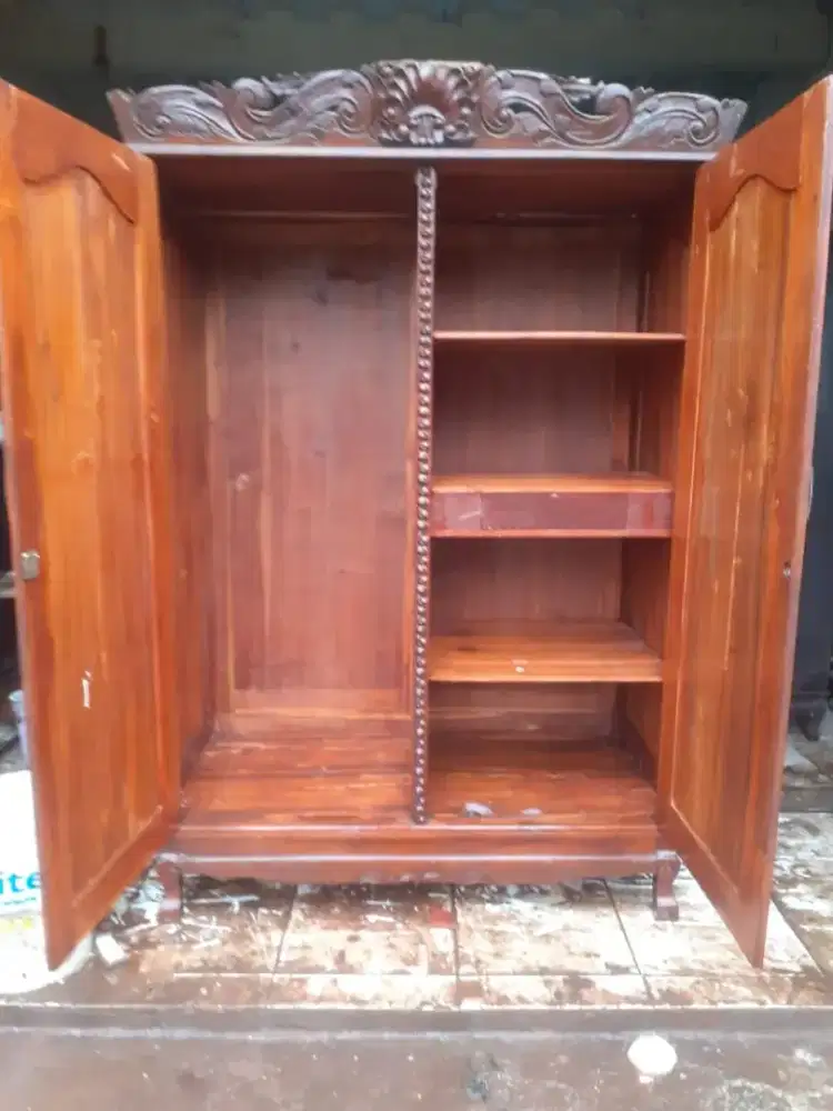 Lemari antik jati tua vintage ukir lawas bekas second dah melamin