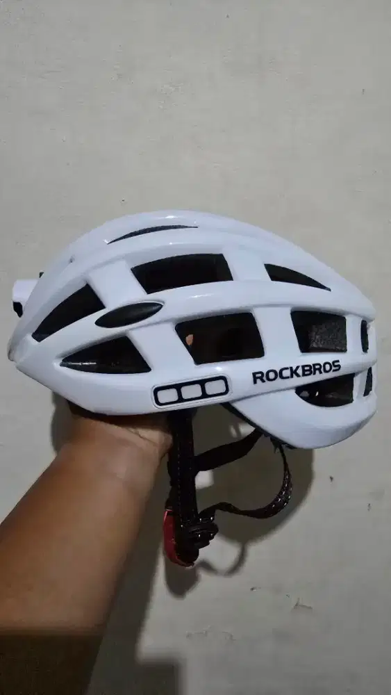 Helm Sepeda Rockbros Warna Putih+Lampu