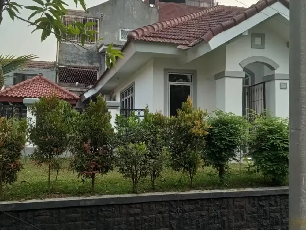 Disewakan rumah strategis di Sentul City bogor bisa harian dan tahunan