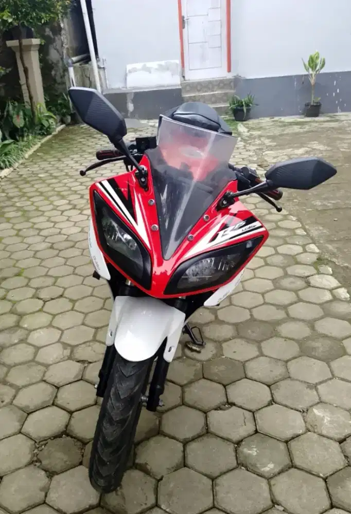 Yamaha R15 V2 2014