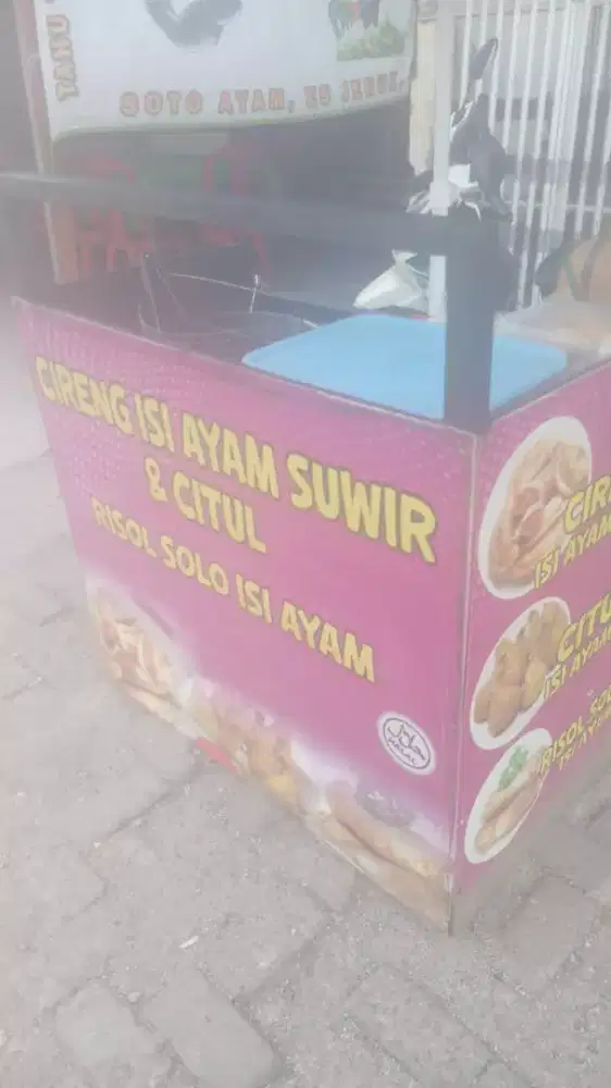 Jualan cireng isi.