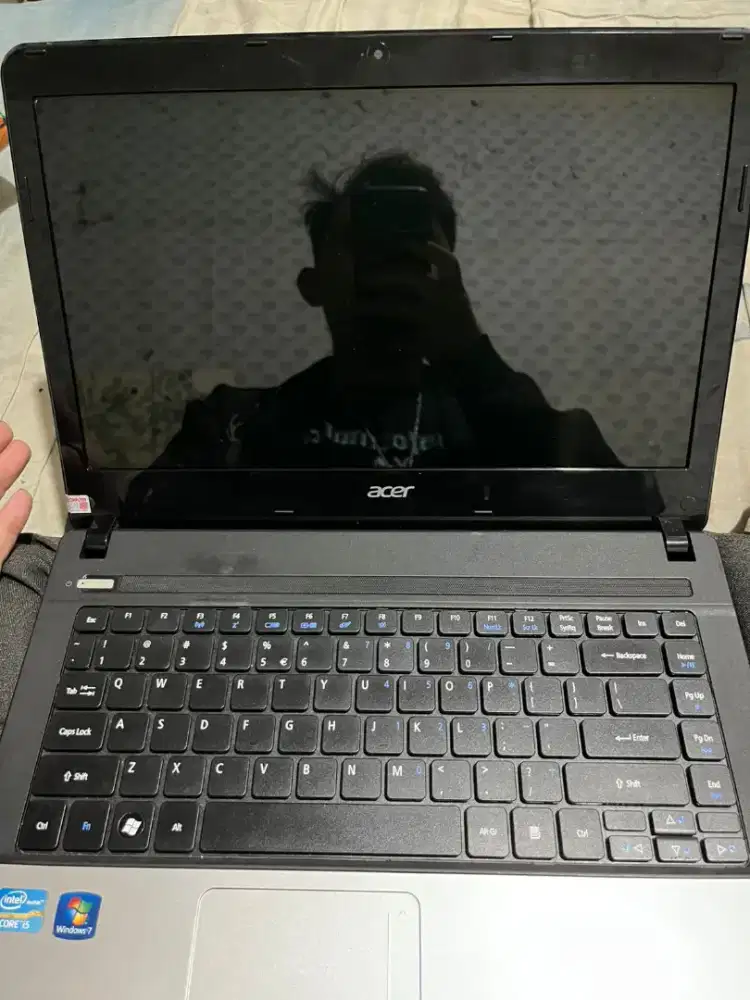 Laptop Acer Aspire E1