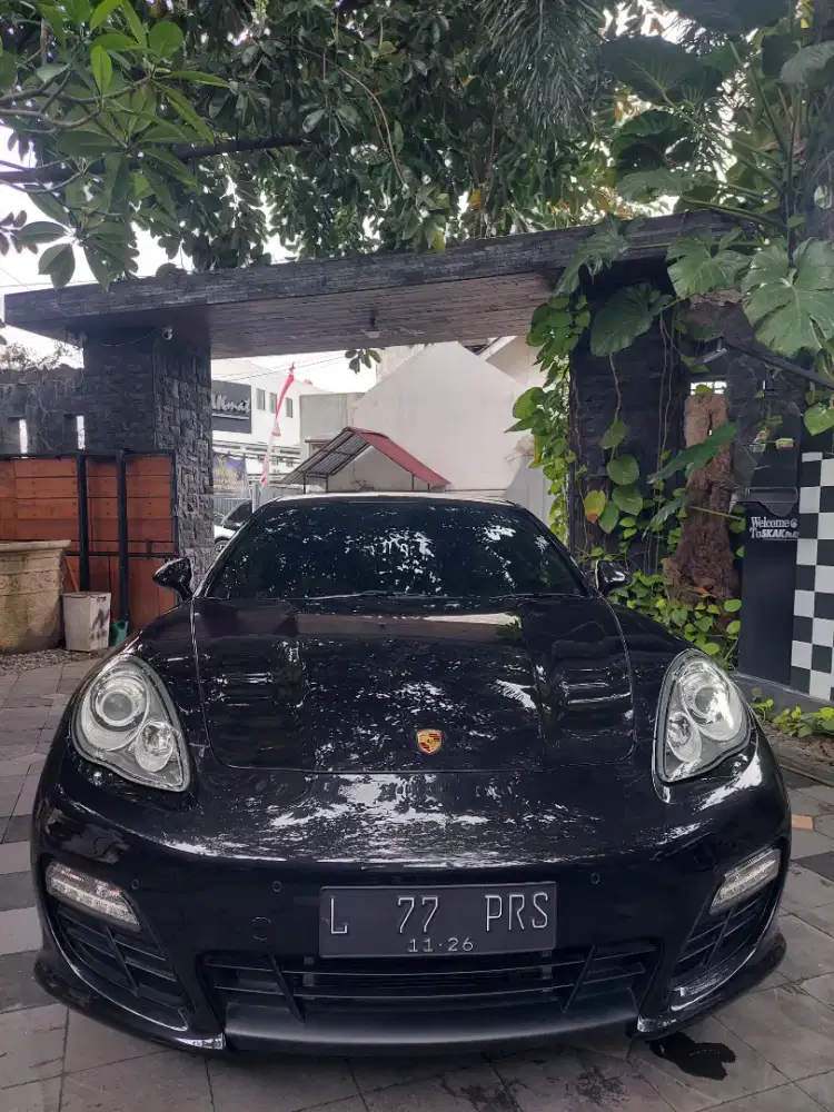 Phorsche panamera S hybrid 2012 km 17ribu nyaris baru