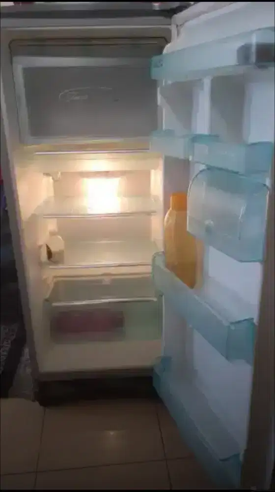 Kulkas 1 pintu Polytron