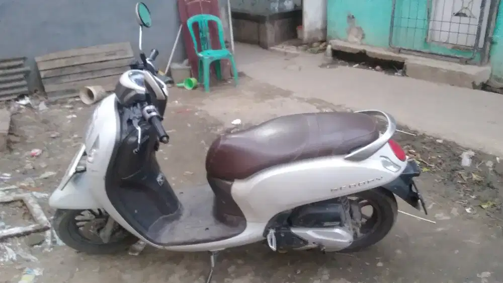 Scoopy 2023 putih