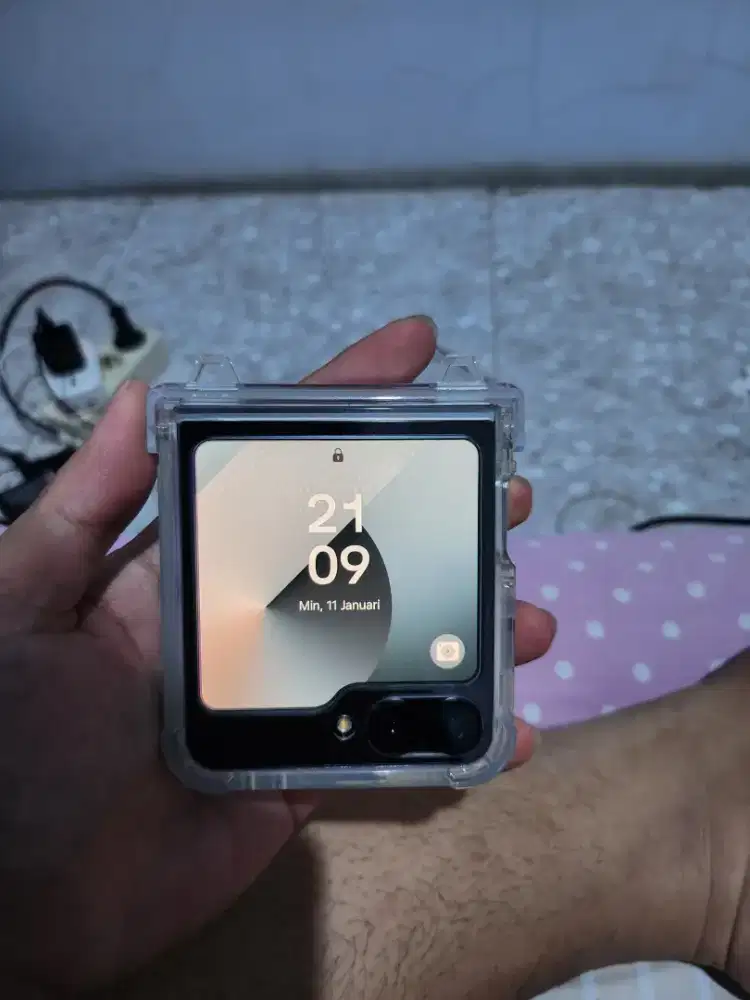 WTS Samsung Galaxy Z Flip 6 8/256GB - Fullset Like New (Minus Display)