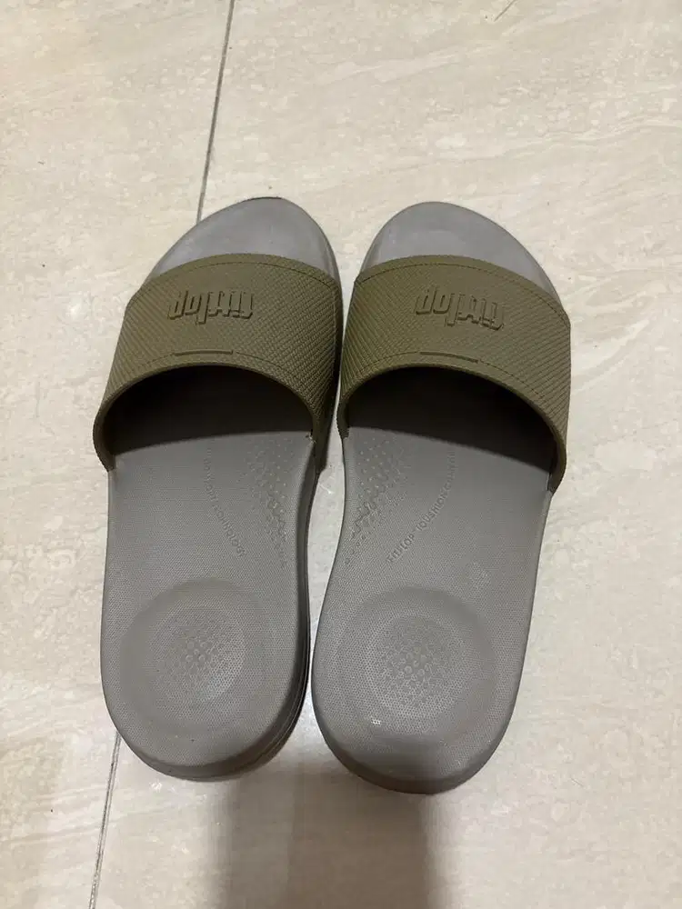 Sendal pria ori fitflop