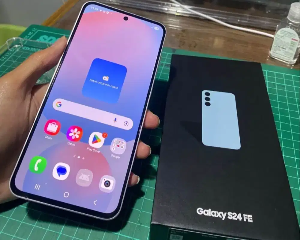 Samsung s24fe 8/256 like new