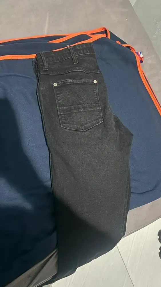 Celana Tapered Slim Fit Wrangler Larston