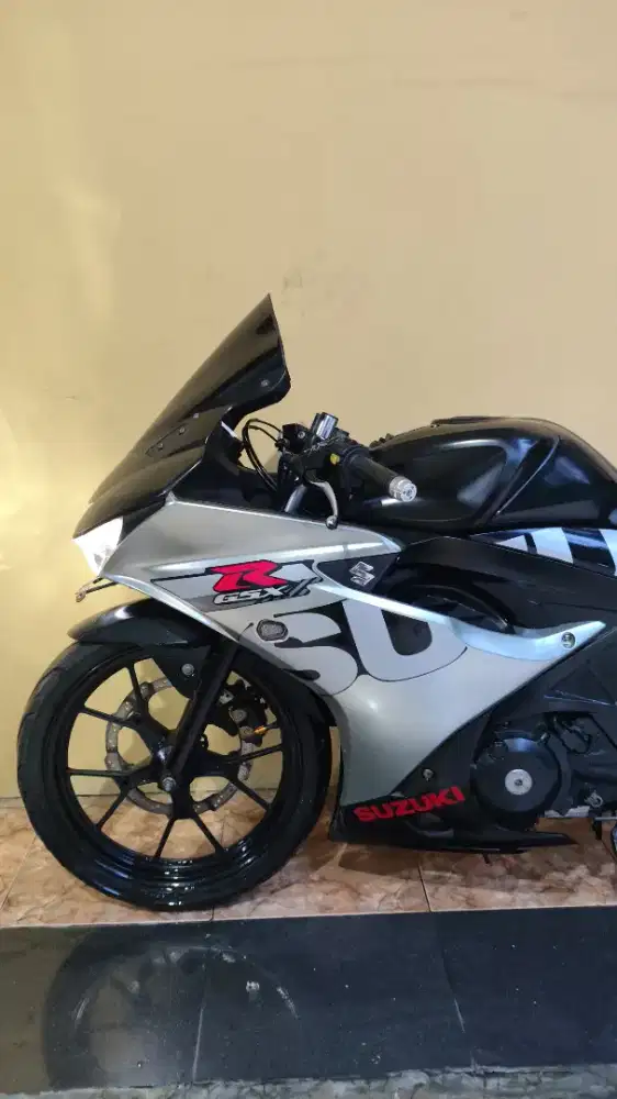 Suzuki GSX R 150 KEYLES