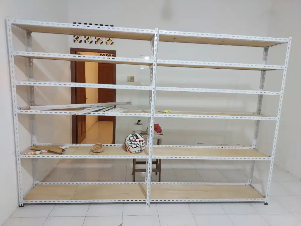 Rak besi untuk jualan