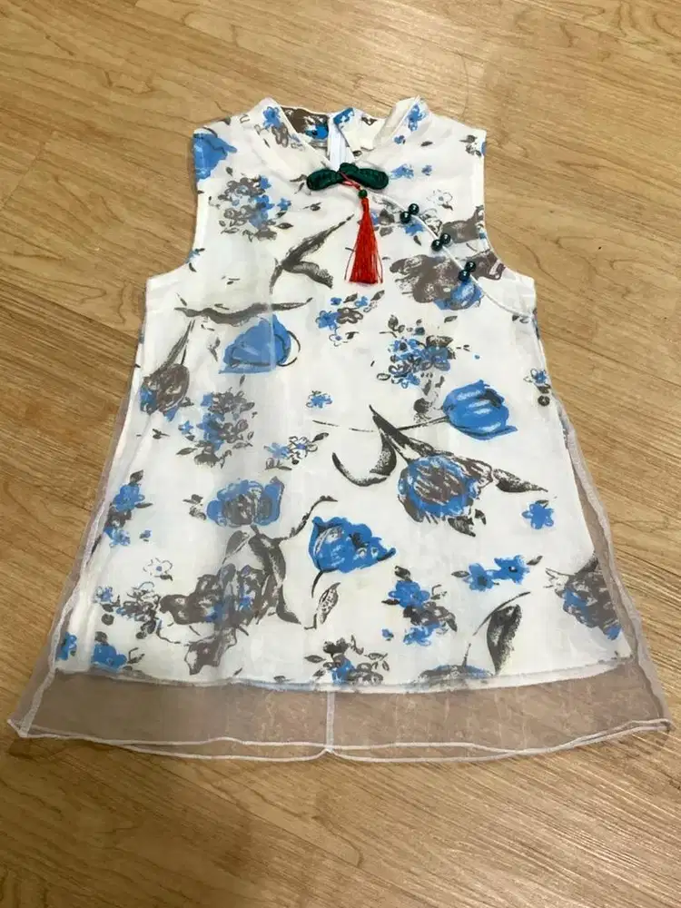 Dress Putih Bunga Biru