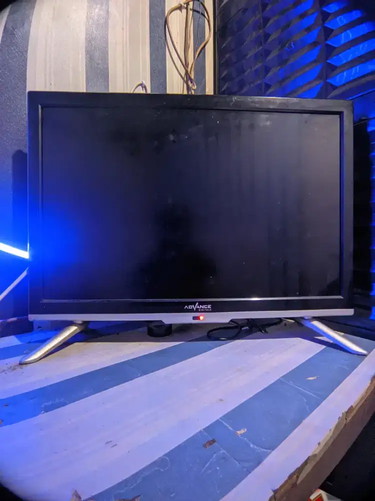 TV Advance Digital 22 Inch + Penguat sinyal Booster