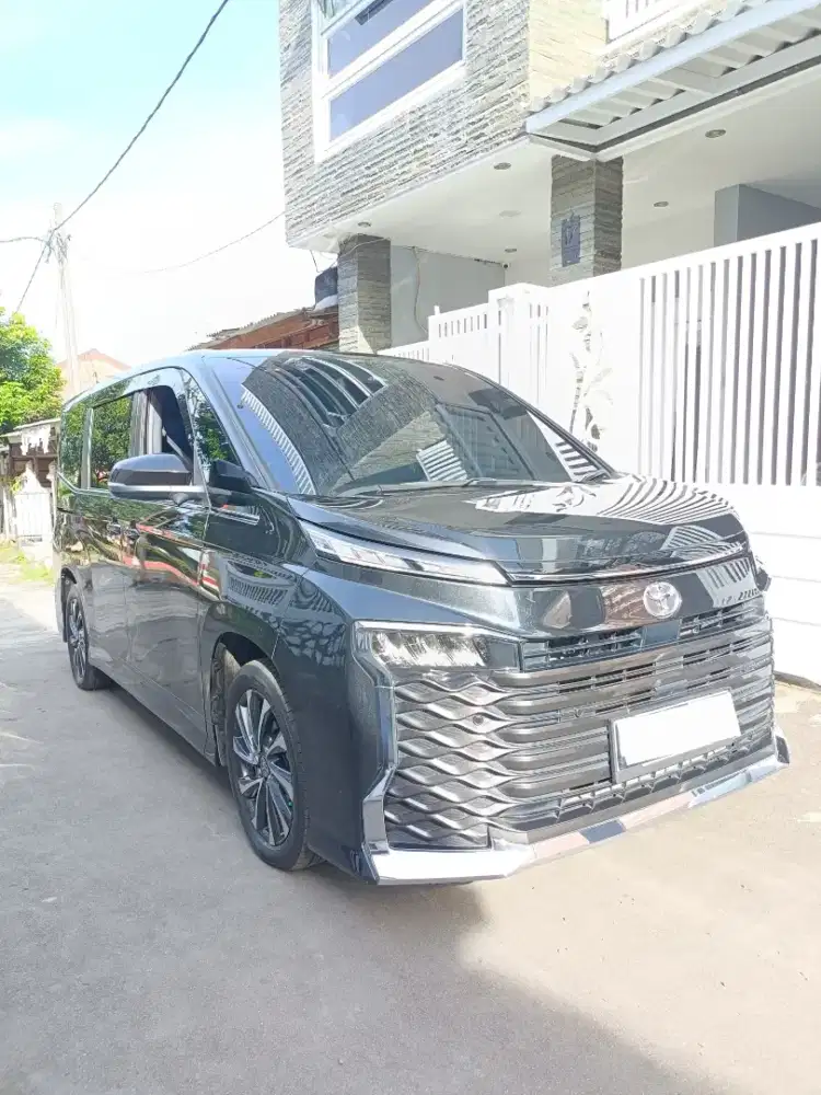 TOYOTA VOXY 2.0 ATPM 2022 / 2023