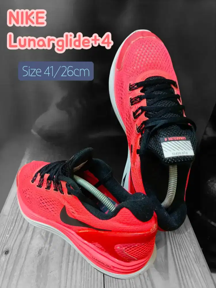 Sepatu running Nike lunarglide+4