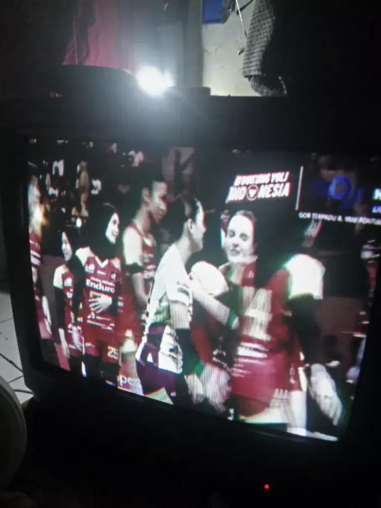 Jual TV Toshiba layar nya bening blom pernah di servis normal