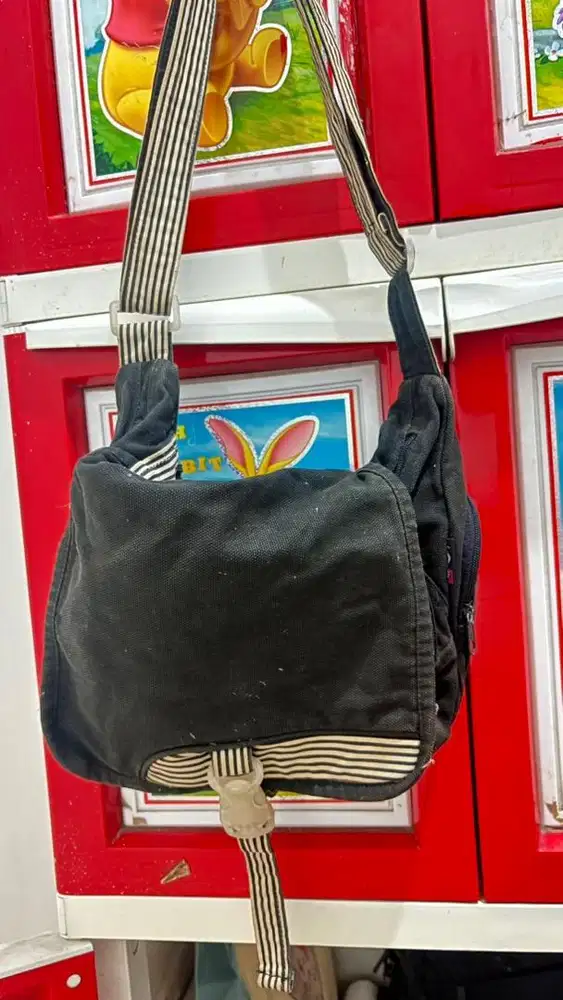 Sling bag hitam
