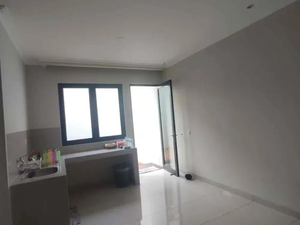 DiSEWA RUMAH 3 lantai di Cluster terbaru di Kota Wisata