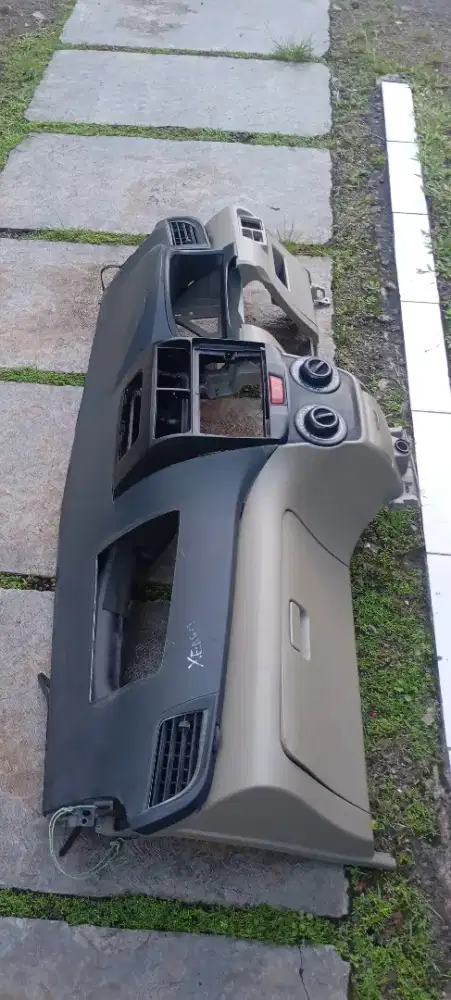 dasbord copotan avanza 2013