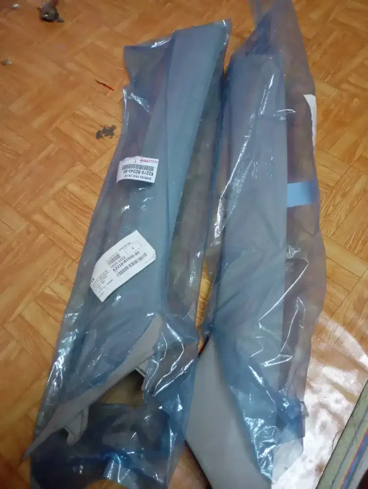 garnis pilar kaca depan