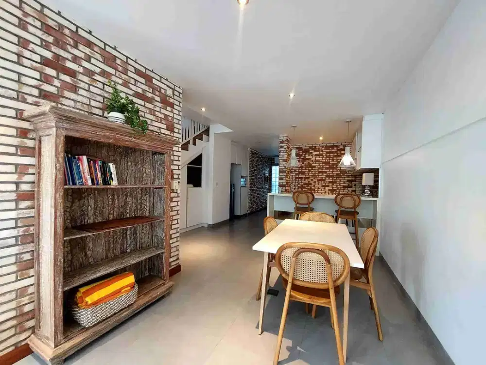 Hidden Tropical Pool Villa Leasehold 3 Bedrooms Villa only 5 minutes to Mertasari Beach.