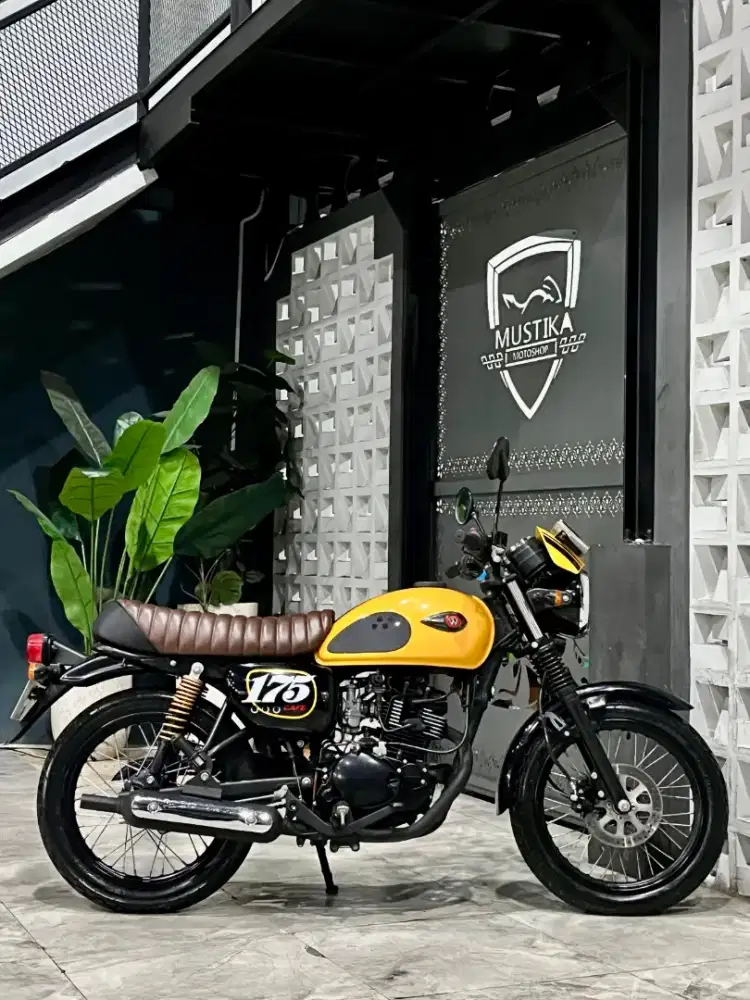 KAWASAKI W175 CAFE 2019 - Chintia Mustika