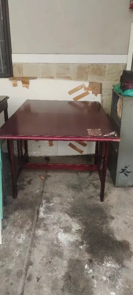 Meja makan square preloved