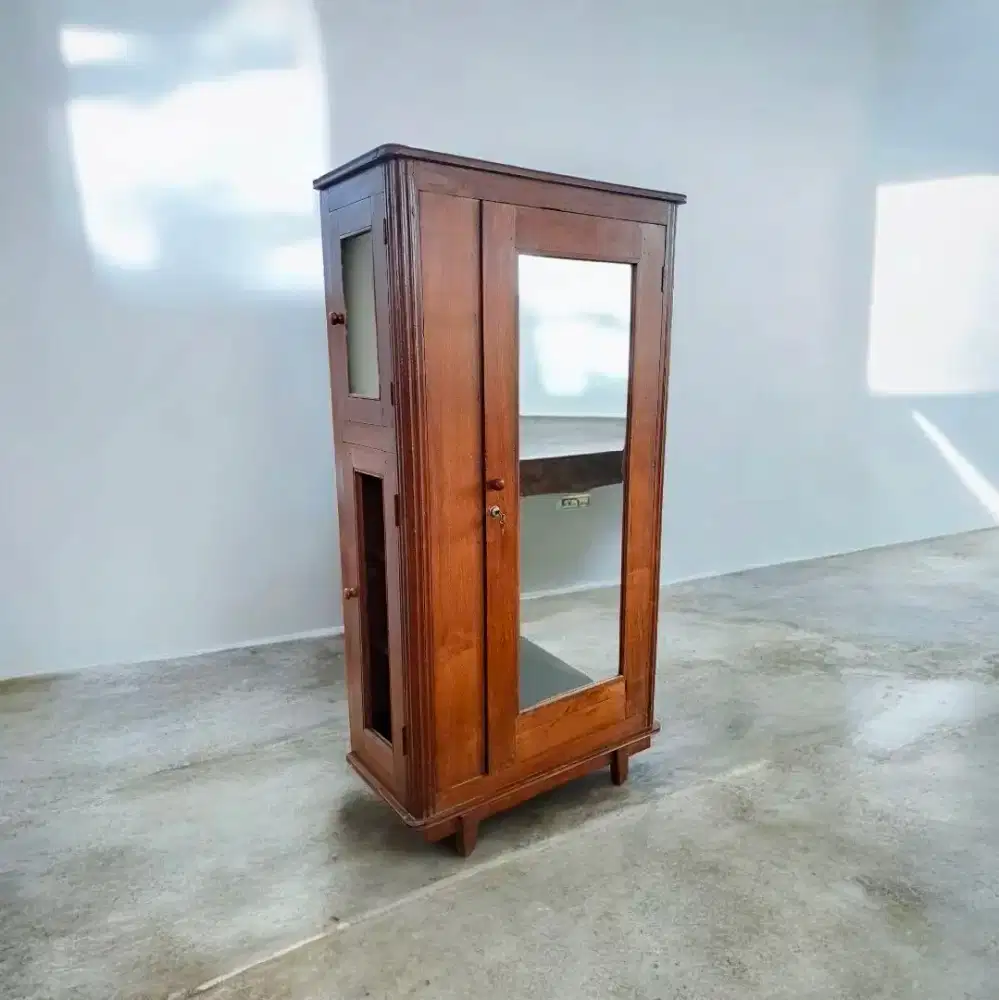 Lemari pakaian jati tua dimensi P85cm T173cm L43cm