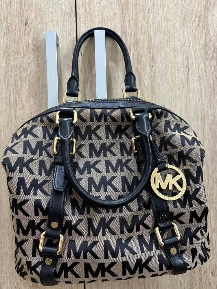 Tas pemakaian pribadi, dijual.. garage sale!