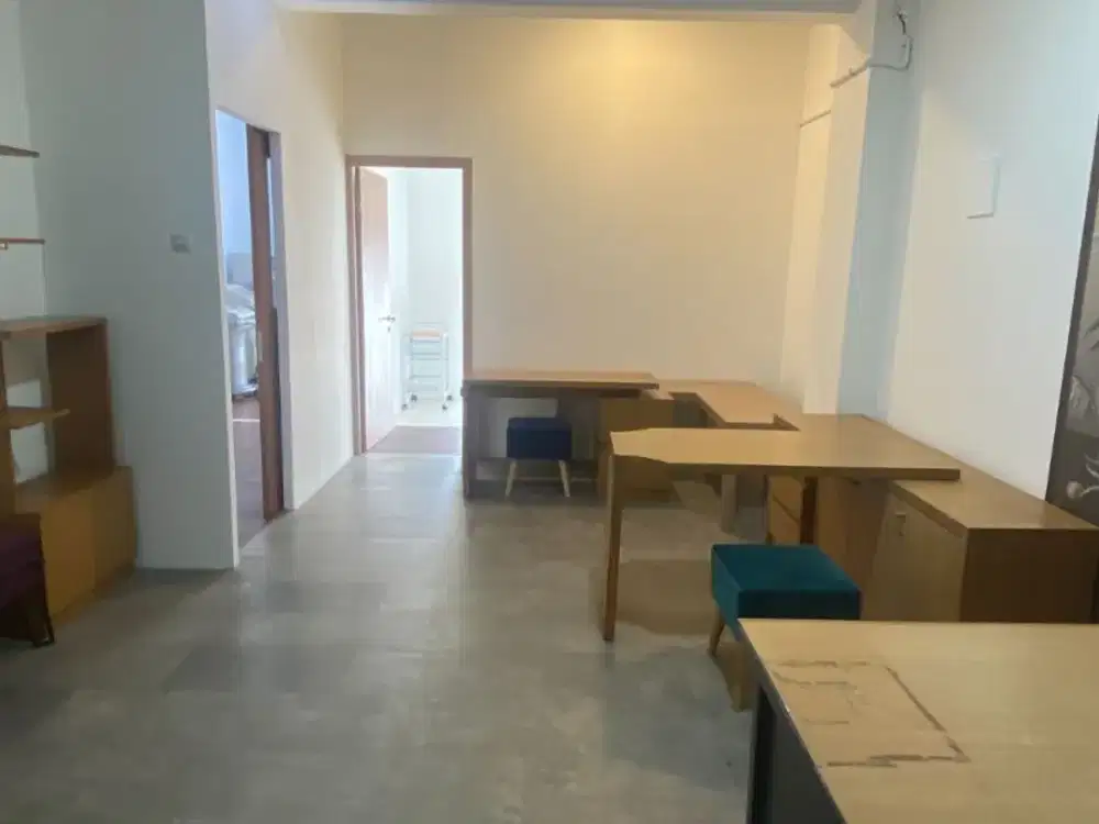 DiSEWA ATAU DIJUAL RUKO PETOGOGAN 2 KBY BARU PINGGIR JALAN BESAR HIDUP 3,5 LANTAI