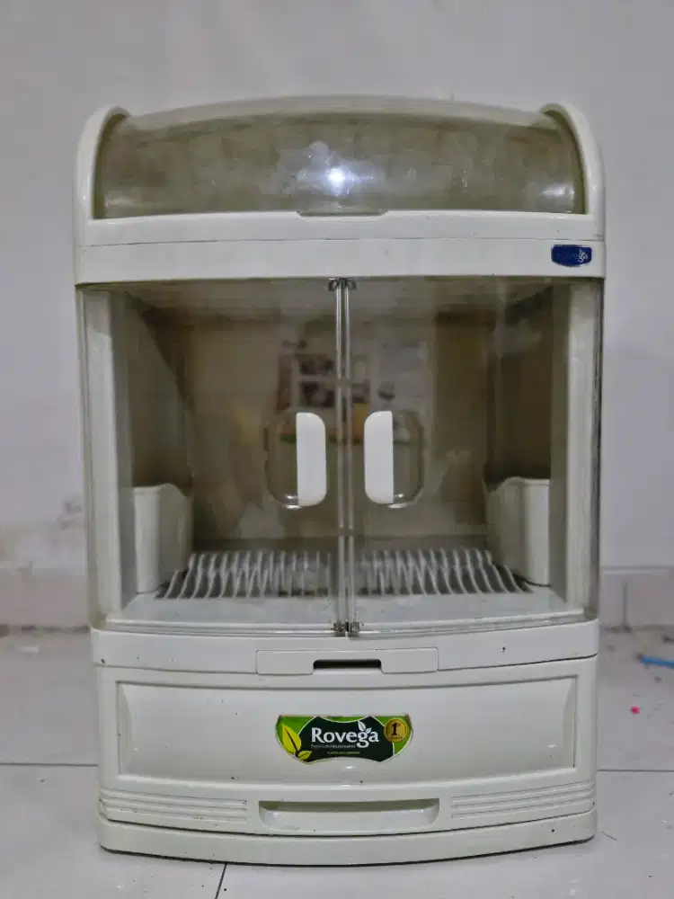 Rovega Rak Piring Plastik Tertutup