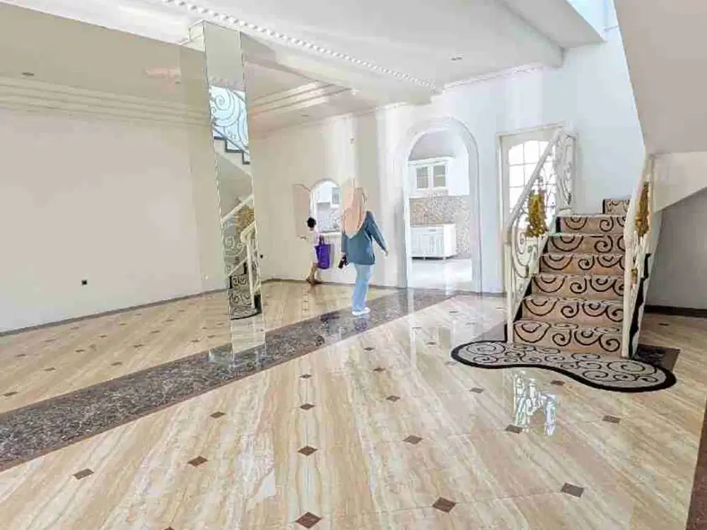 Rumah Citra Gran Cibubur mewah dan termurah luas tanah besar